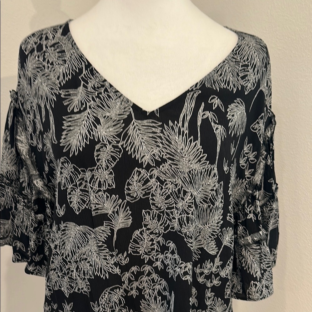a.n.a Black and White Floral Blouse - Picture 2 of 9